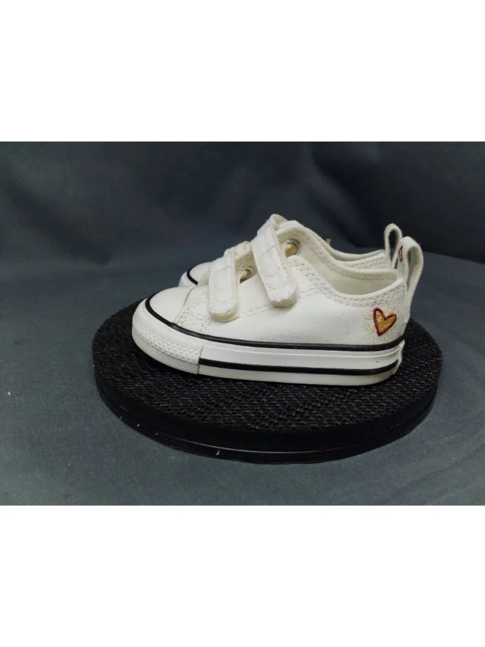 Converse White Canvas Toddler Shoes W/ Heart Embroidery Size 8 NEW NO BOX !